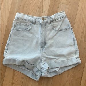 Light wash high-wasted shorts size 26
